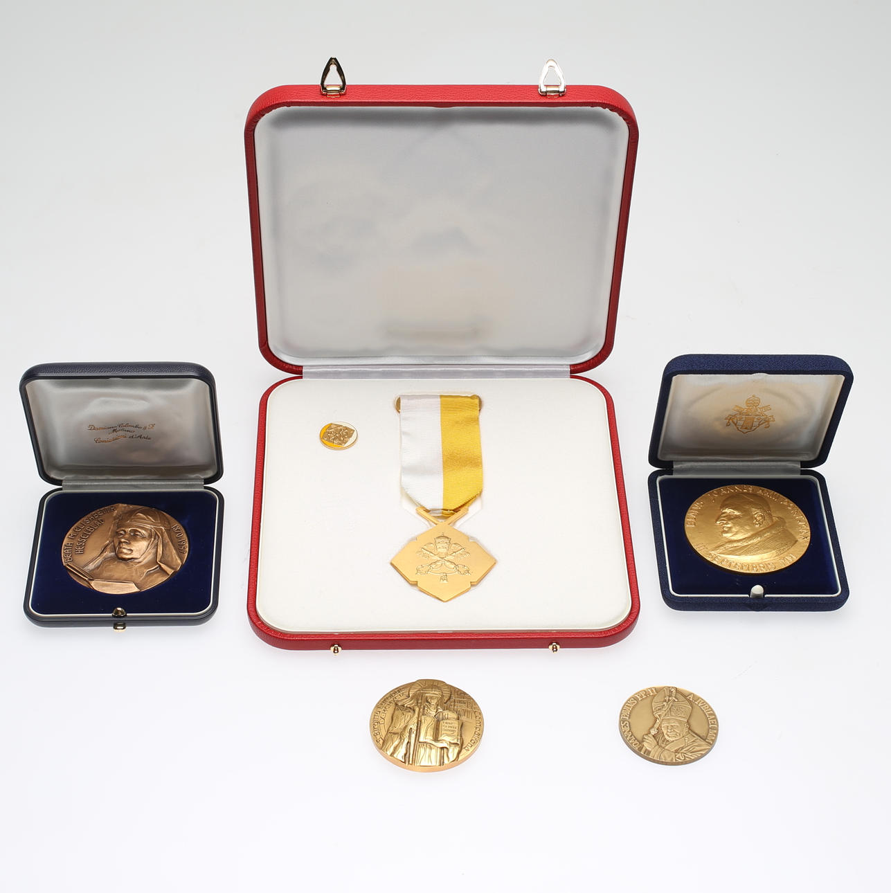 PARTI KATOLSKA MEDALJER och MYNT.