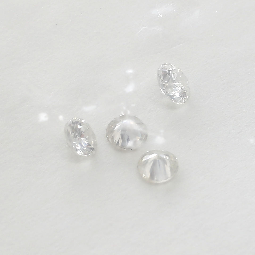 DIAMANTER 4 st, oinfattade, á ca 0,06-0,08ct.
