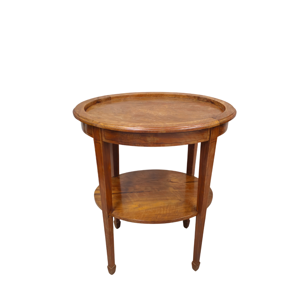 Side table in wood.