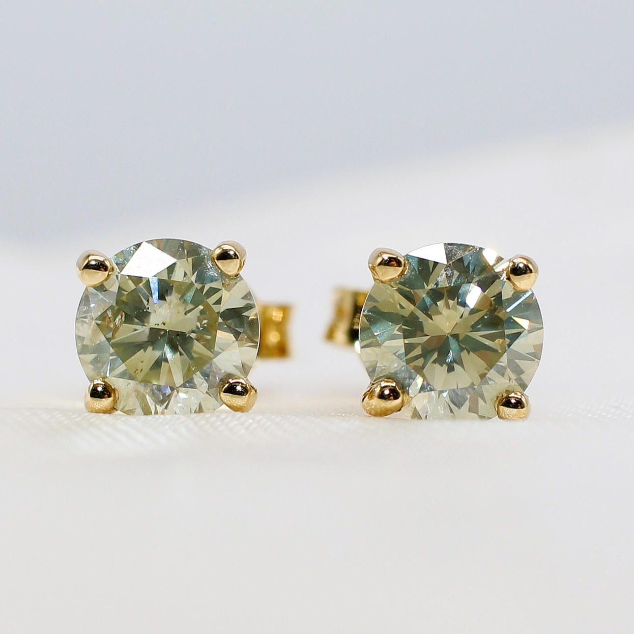 2.03CT CERTIFIERADE DIAMANTSOLITÄRÖRHÄNGEN.