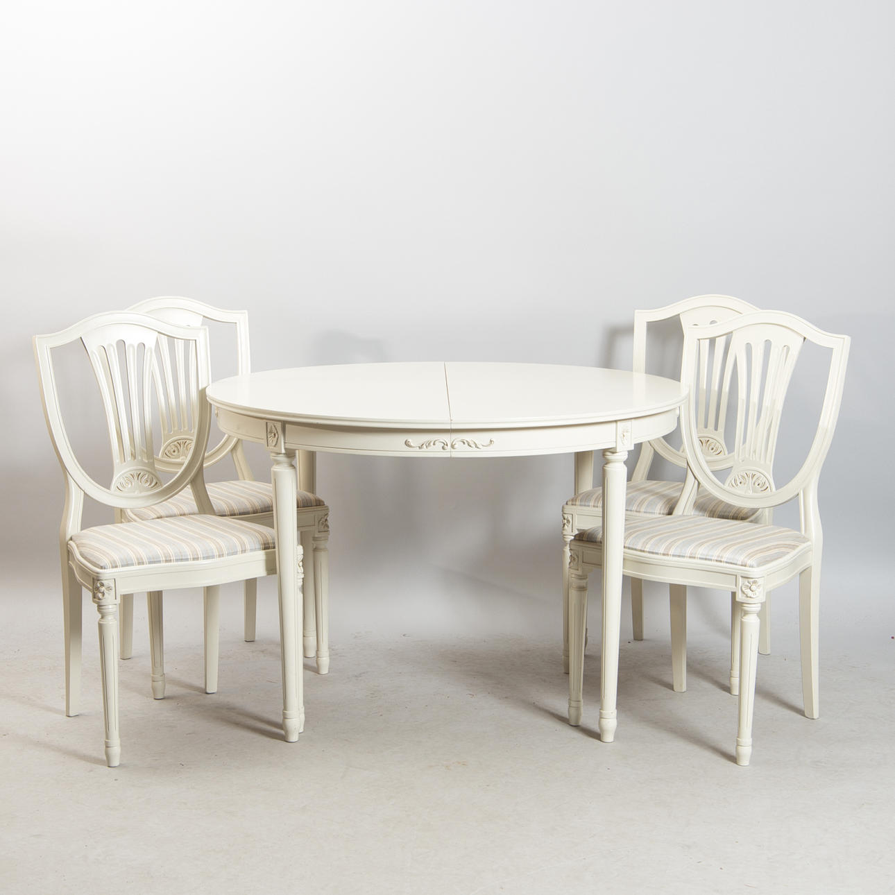 MATSALSGRUPP, vitmålad, gustaviansk stil.