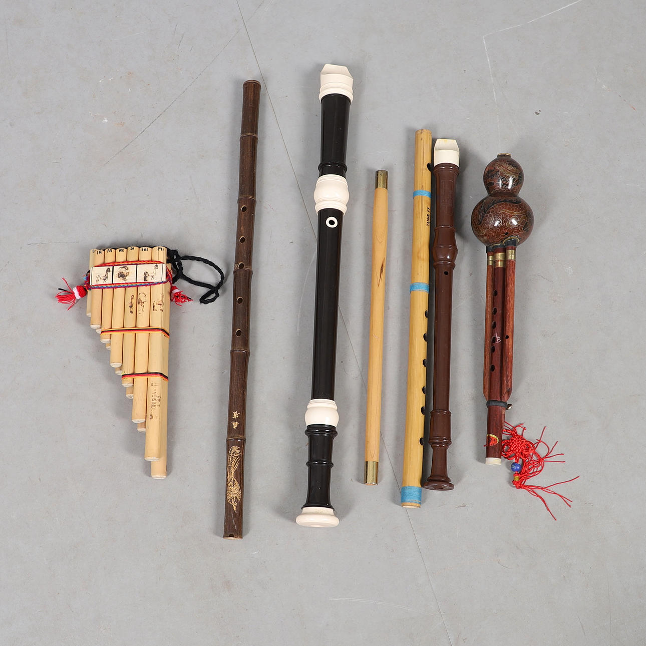 A QUANTITY OF ASSORTED MUSICAL INSTRUMENTS.