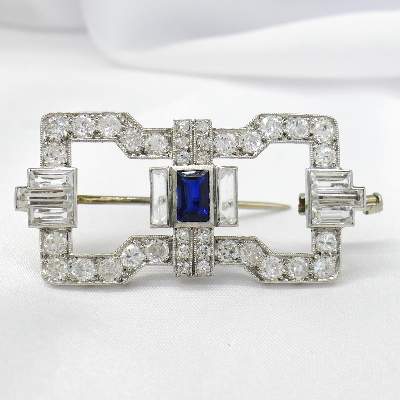 DIAMOND & GEMSTONE ART DECO brooch.