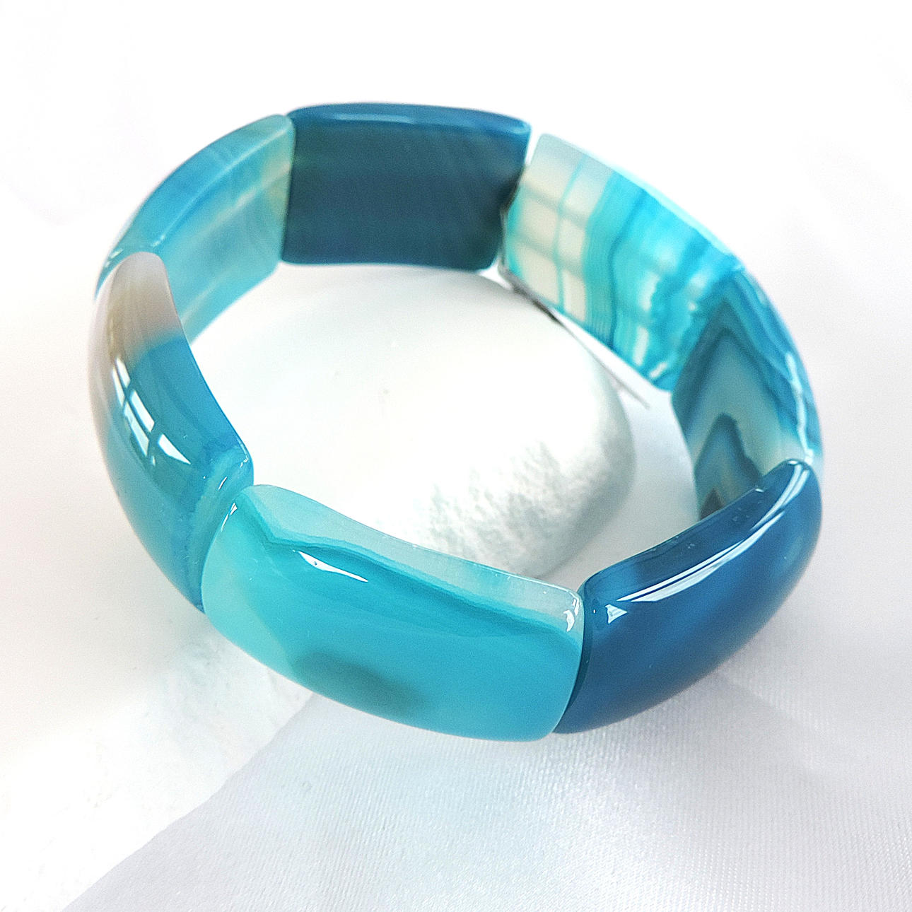 CHUNKY BRAZILIAN BLUE AGATE BRACELET.