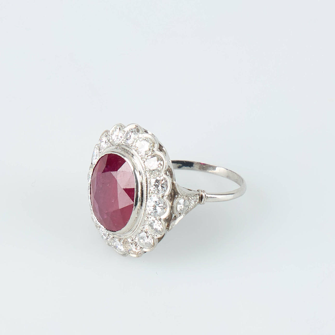 RING, platinum, ruby 7.28 ct and diamonds, Ø 18.25.