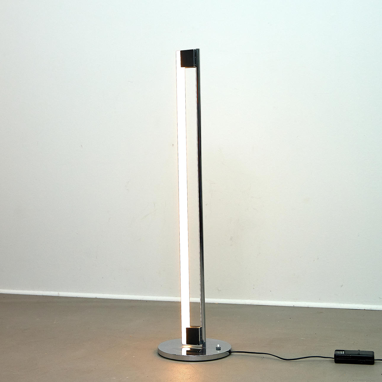 EILEEN GREY. Floor lamp "Tube Light", designed 1927.