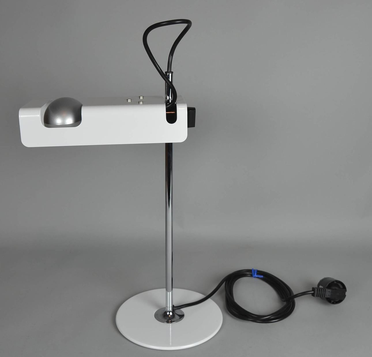 JOE COLOMBO. Spider Tischlampe für Oluce.