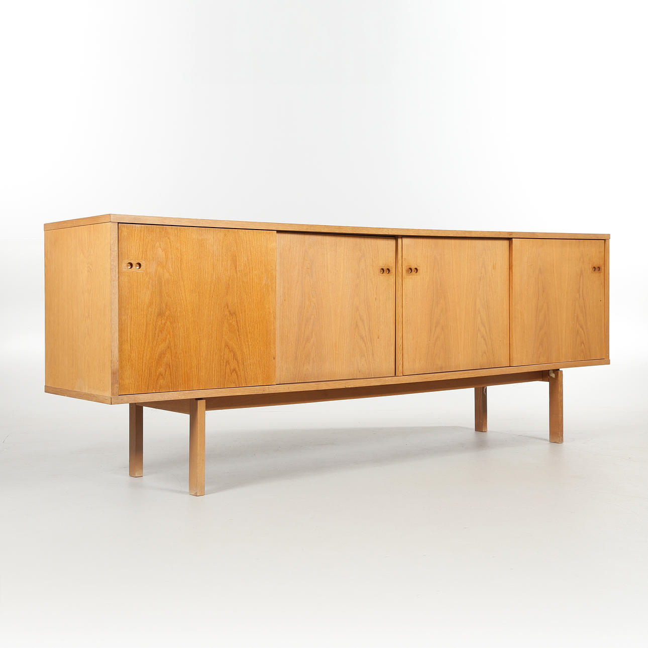 Danish design. Low sideboard in oak, 1960s.