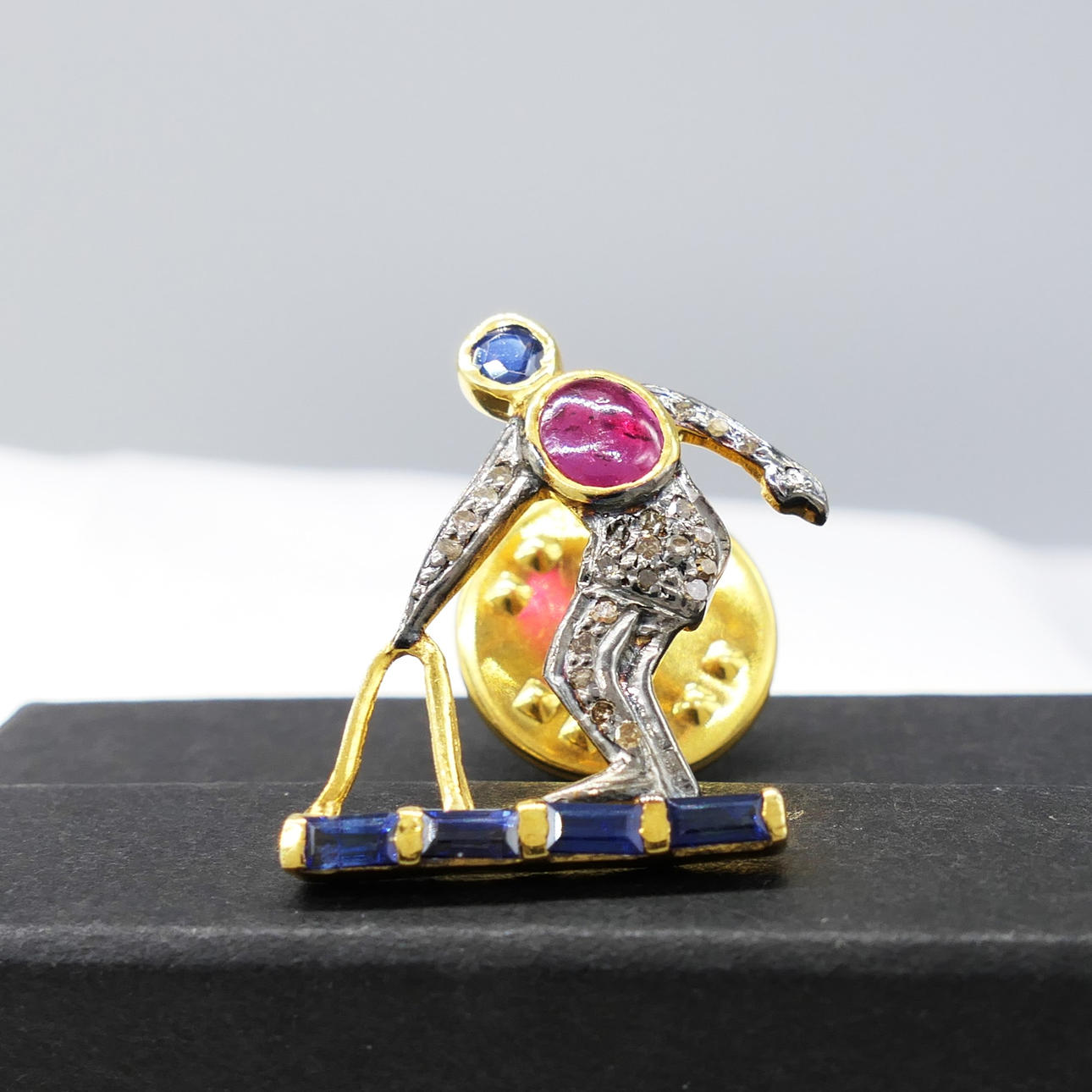 SAPPHIRE, RUBY & DIAMOND buttonhole stud.