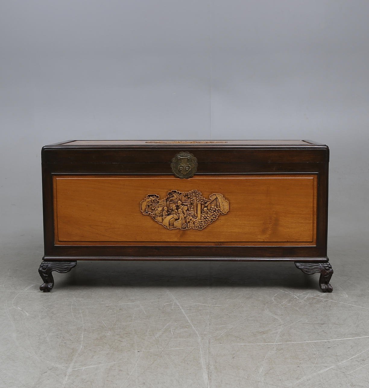 KAMFERKISTA, Kina, 1900-tal.