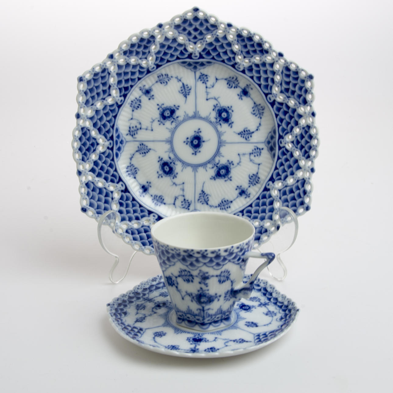 KAFFESERVIS, 24 delar, "Musselmalet", helblond, Royal Copenhagen.