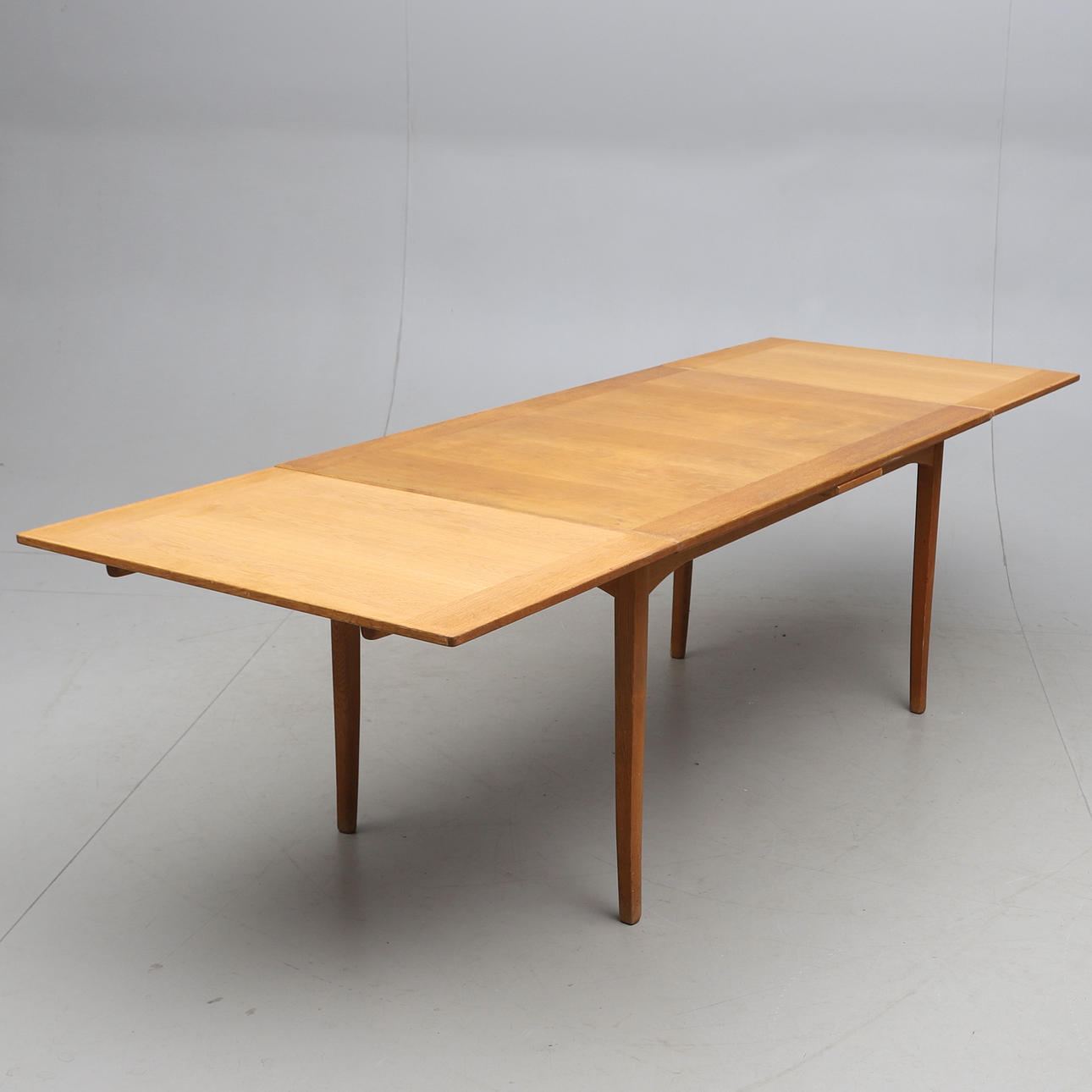 CARL MALMSTEN. Dining table, "Gustavus", oak, 20th century.