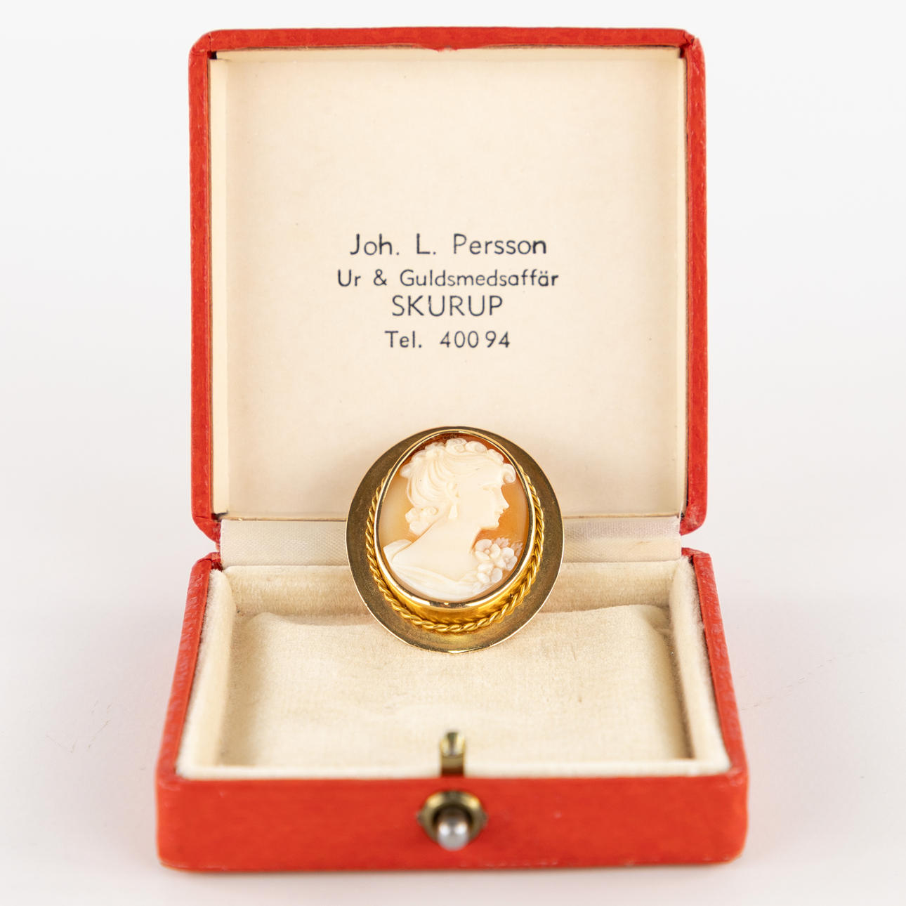 CAMEO BROOCH, 18k gold.