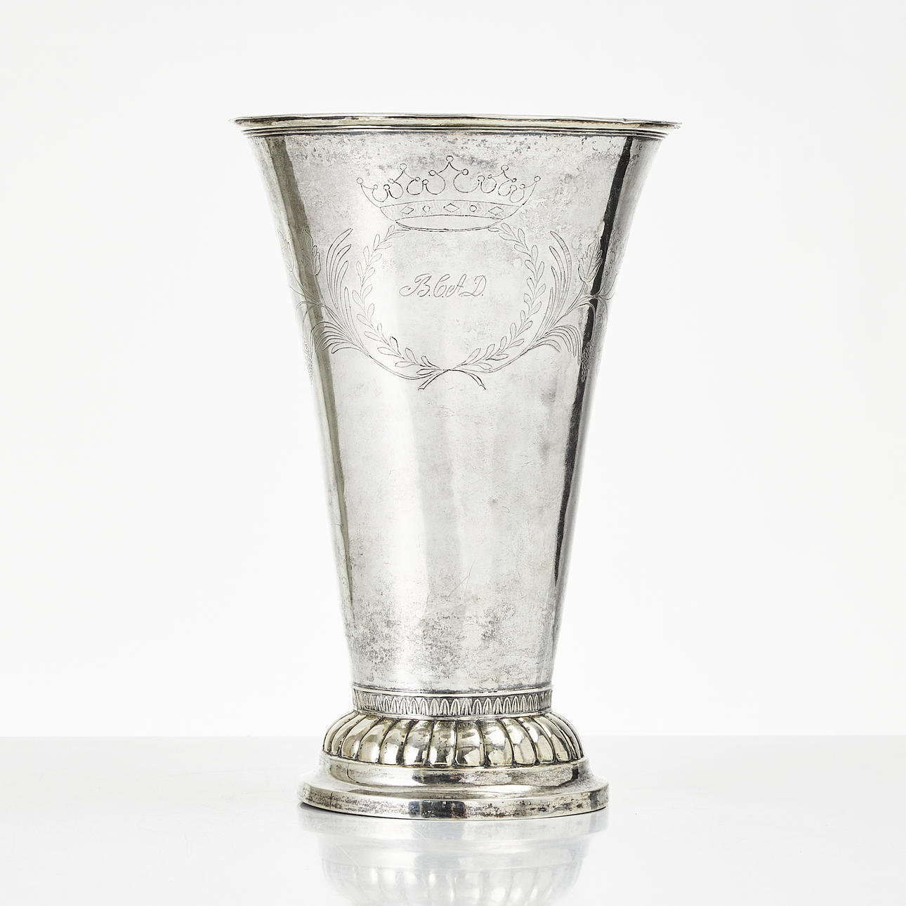 BEAKER, silver, engraved decoration, indistinct maker's mark, 1830.