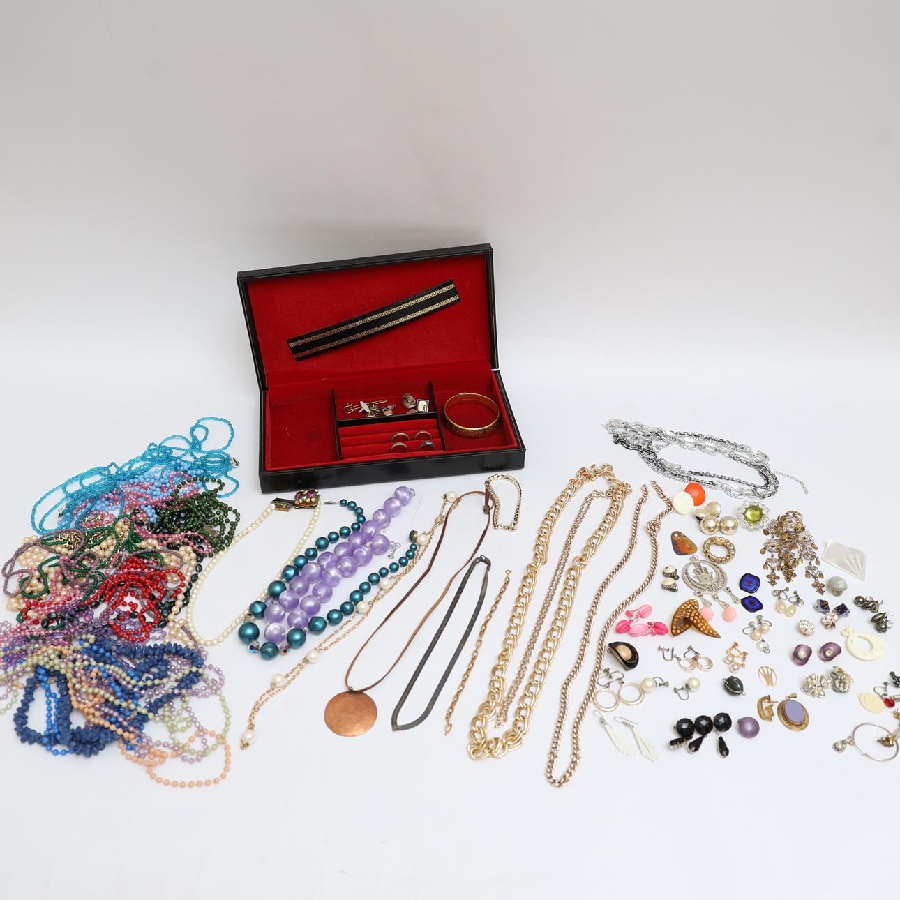 COSTUME JEWELLERY, lot.