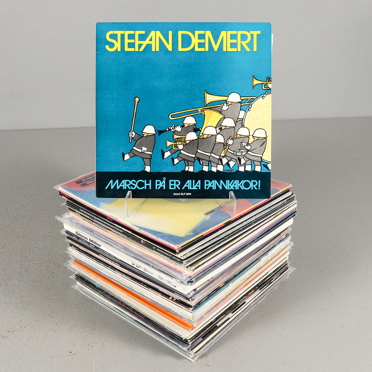 VINYL RECORDS 60 pieces.