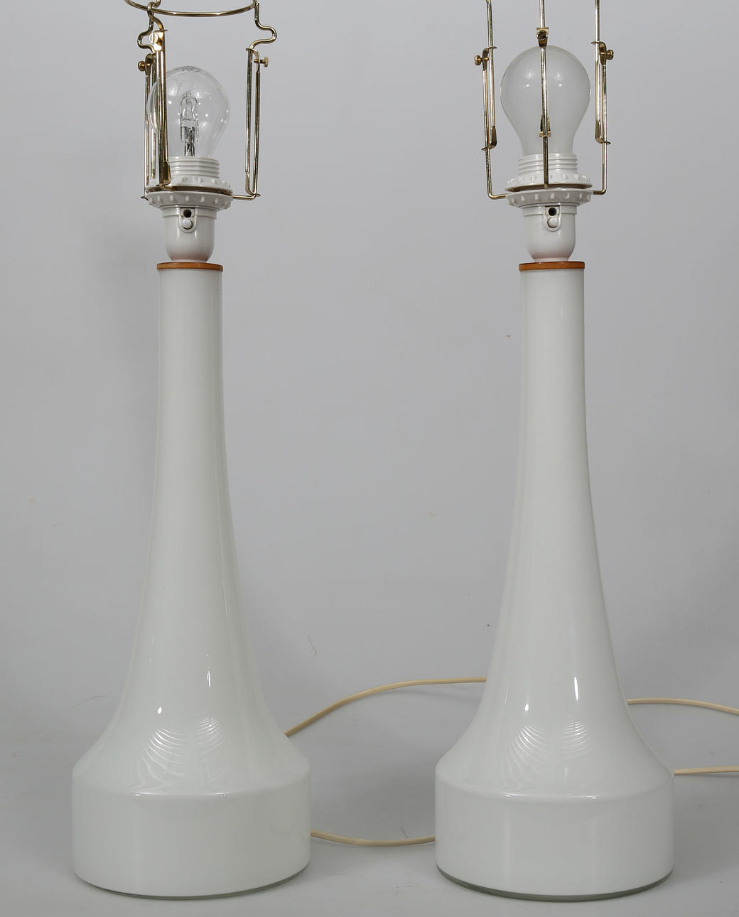 BORDSLAMPOR, glas, 2 stycken, Bergboms, 1900-talets andra hälft.