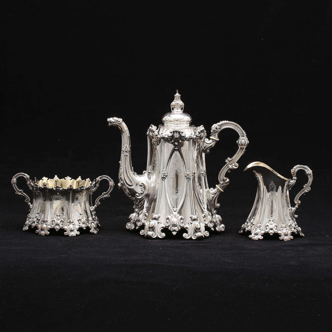 KAFFESERVIS, 3 delar, nysilver, C G Hallberg, Stockholm, 1900-talets början.