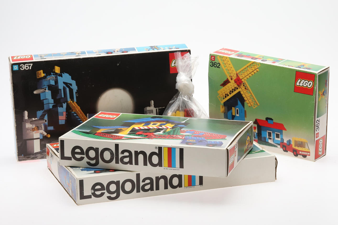 LEGO, 4 construction sets 1970s. Original packaging.
