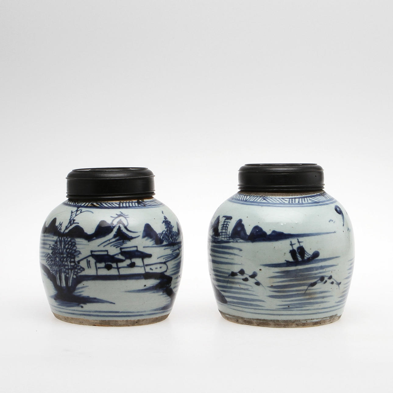 BOJANER, 2 st, porslin, Kina, 1800-talets första hälft.