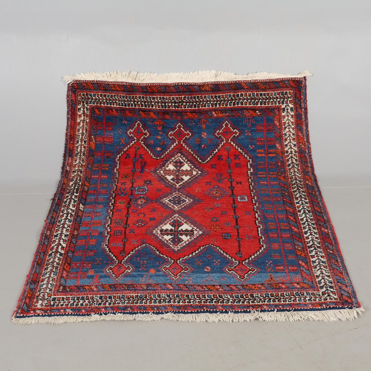 CARPET, hand-knotted, 170x126 cm.