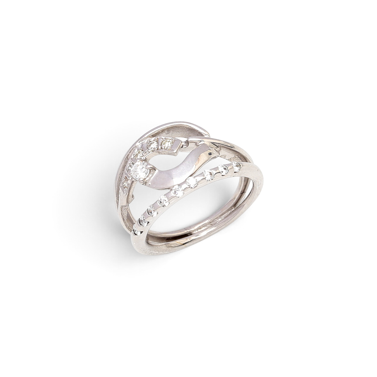 Ring i vitguld med diamanter.
