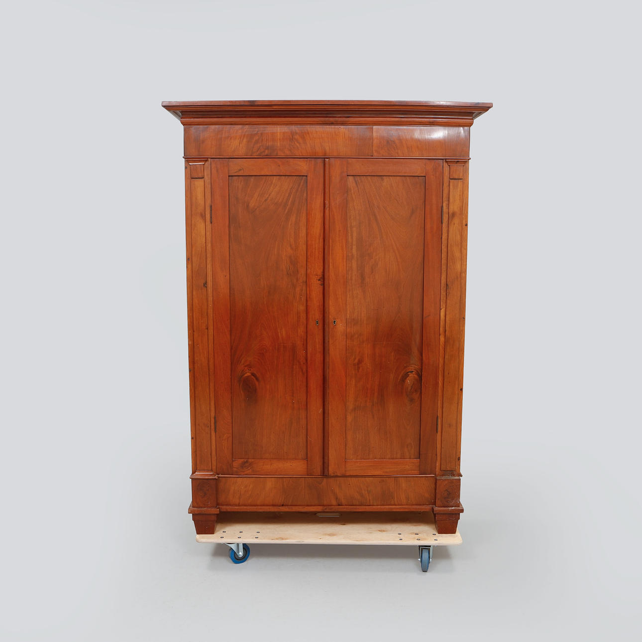 LINEN CABINET, 19th/20th century.