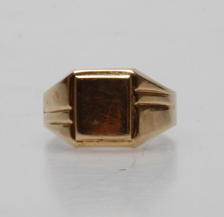 KLACKRING,14k guld, vikt ca 3,3 gr.