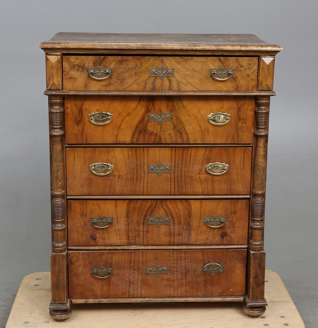 BYRÅ, nyrenässans, omkring 1900.