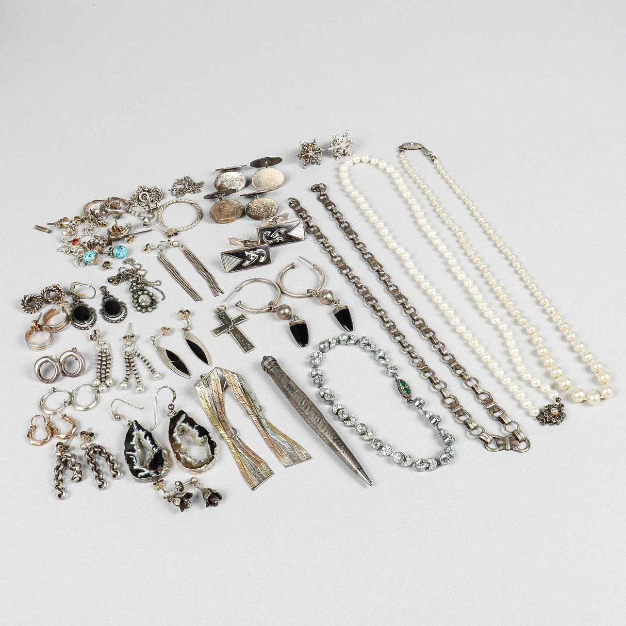 JEWELLERY SILVER.
