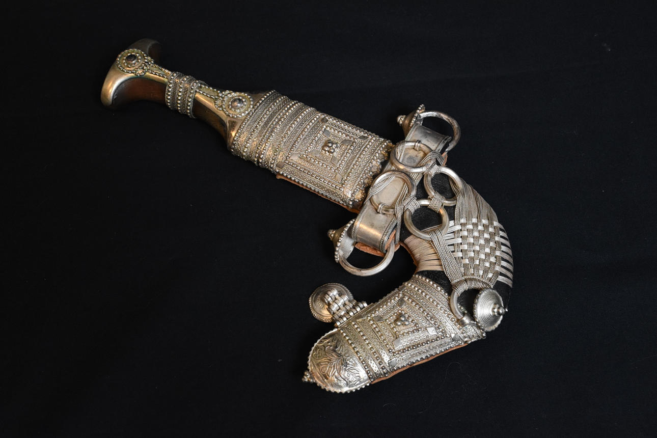 DOLK, Jambiaya, Jemen, rikligt dekorerad med silver i original schatull, 1960 tal.