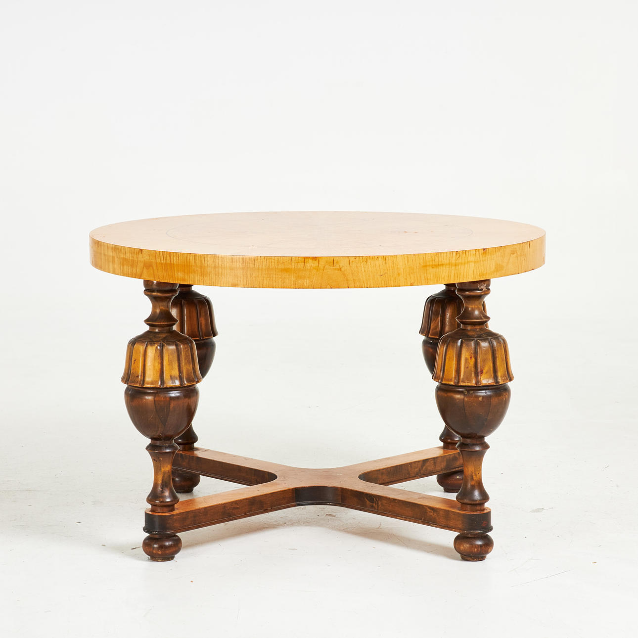 COFFEE TABLE. 1940s, round veneered top, connected birch leg frame, turned baluster-shaped legs.