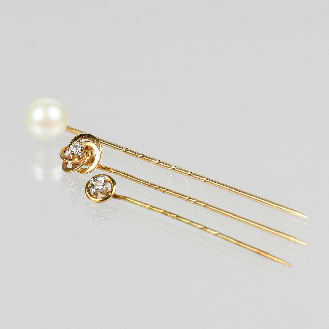 BROOCHES 3 pieces, 18k gold.