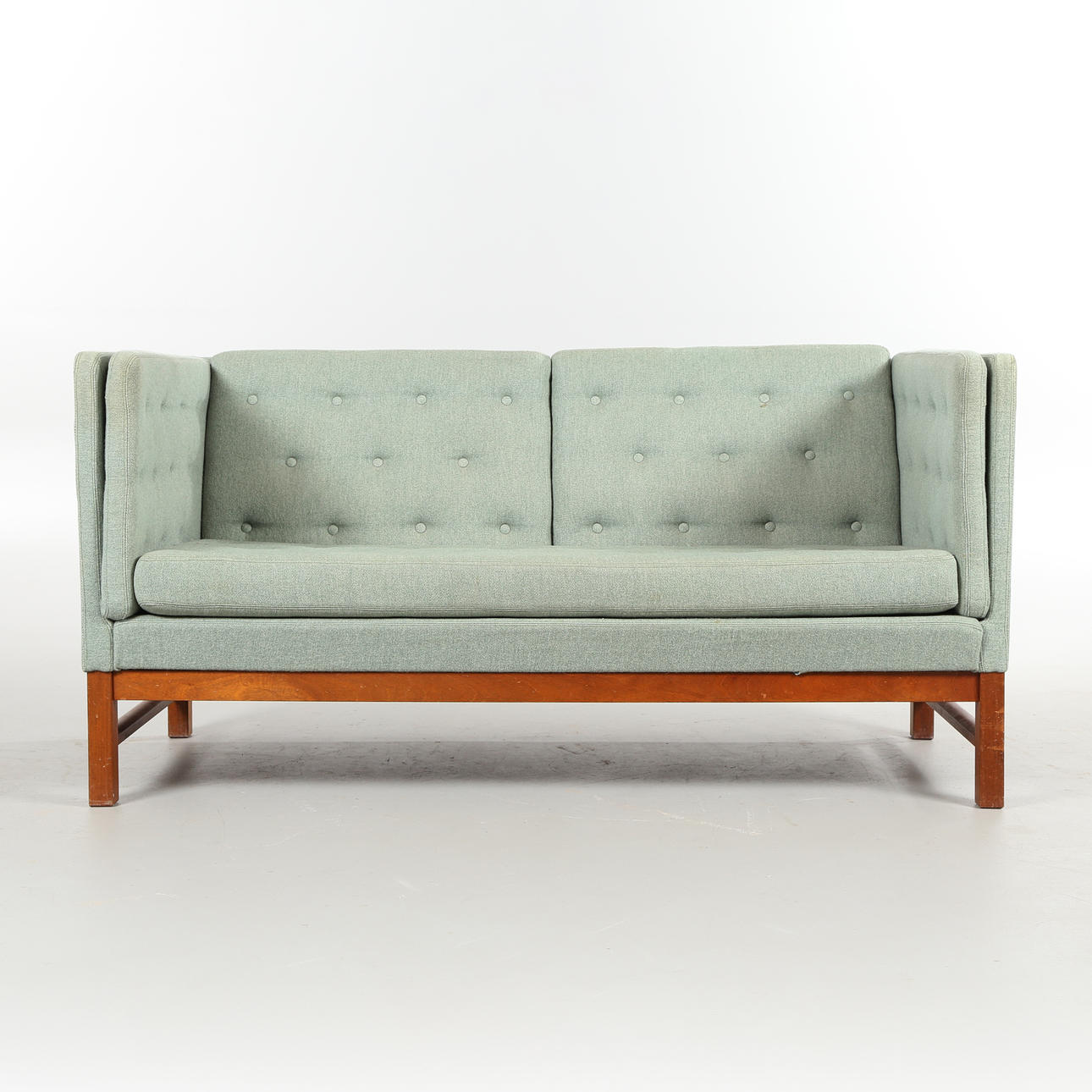 ERIK JØRGENSEN. Two-seater sofa model EJ315/2.