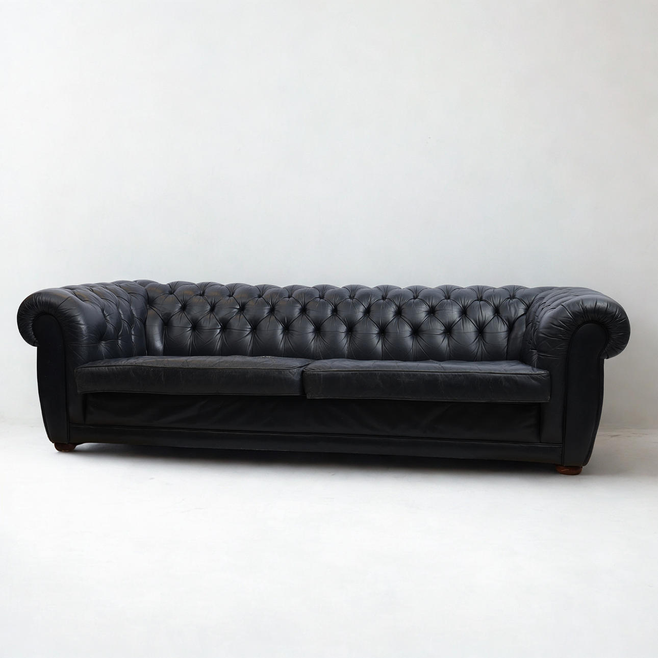SOFA, Chesterfield model, button-tufted black leather upholstery.