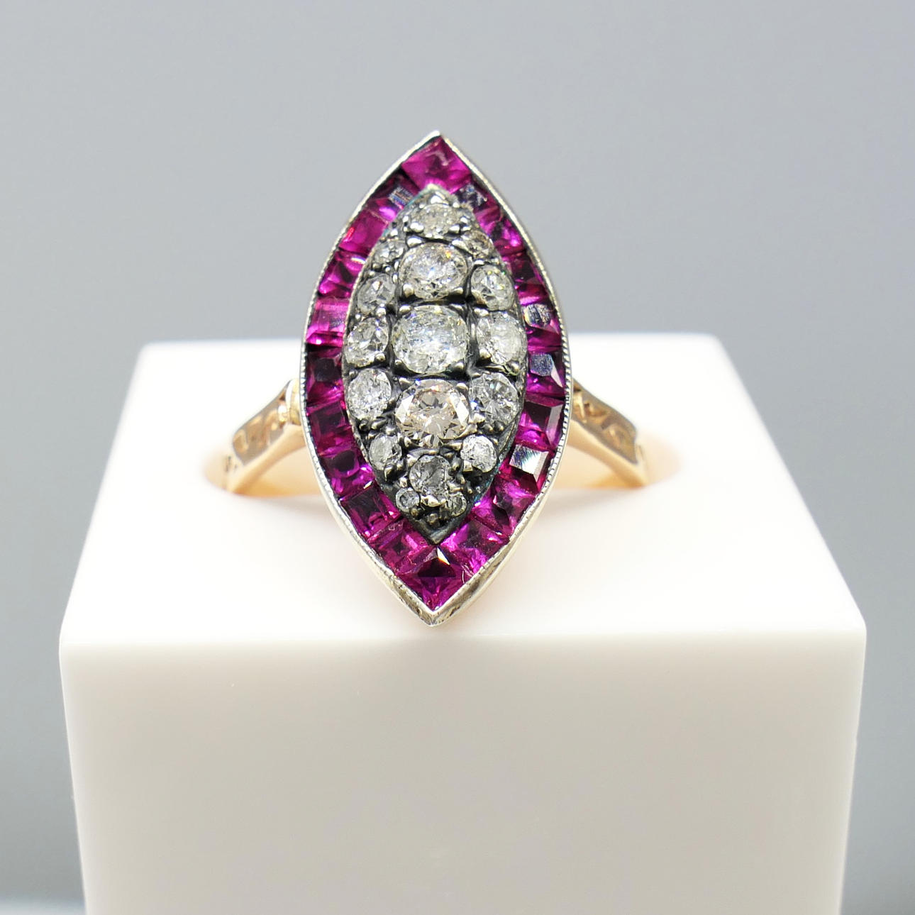 DIAMOND & SPINEL rose gold ring.