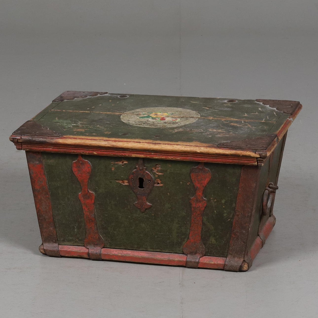 PROVINCIAL CHEST/BOX, 18th/19th century.