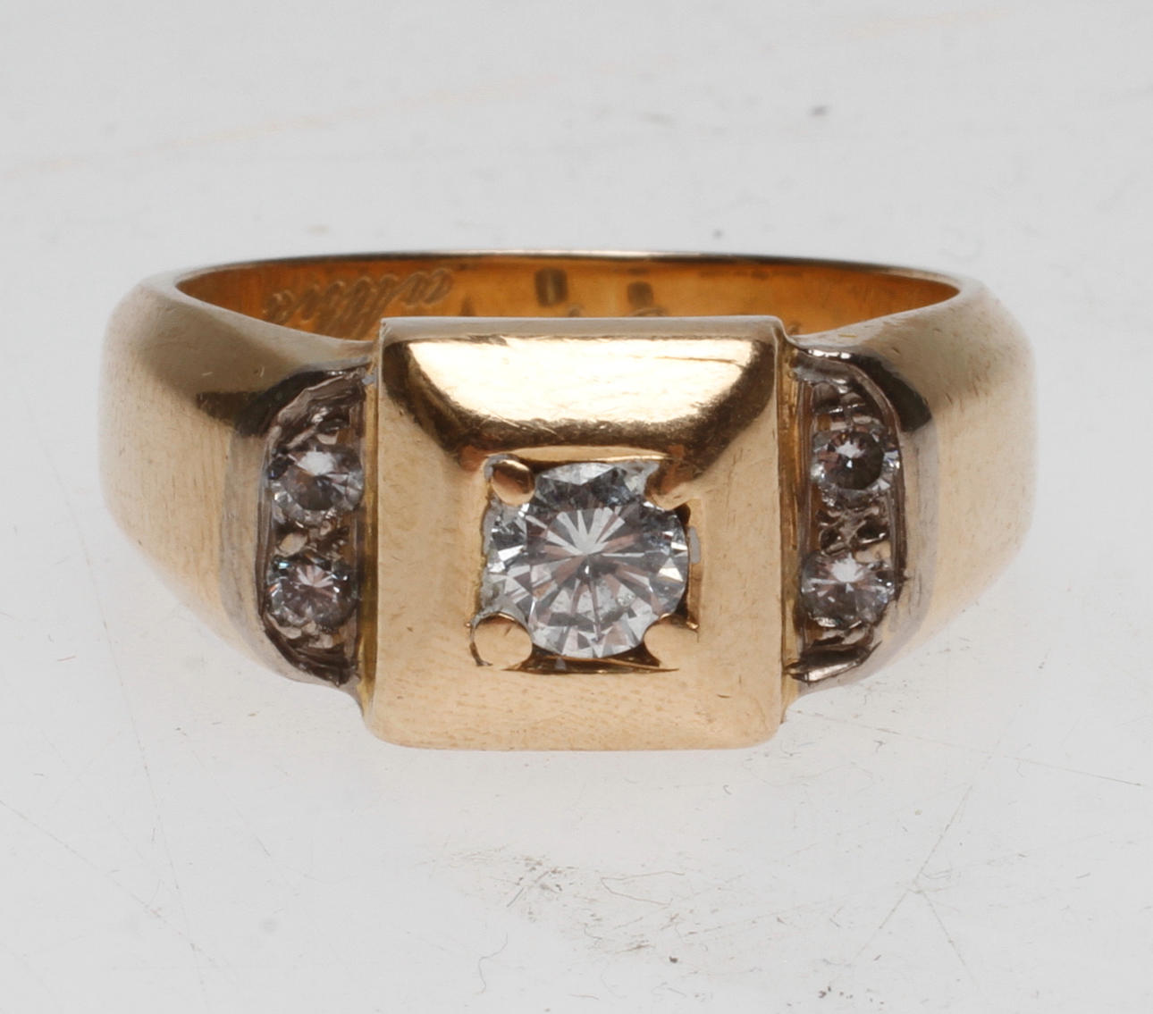 RING MED DIAMANTER, 18k guld, vikt ca 18,6 gr.