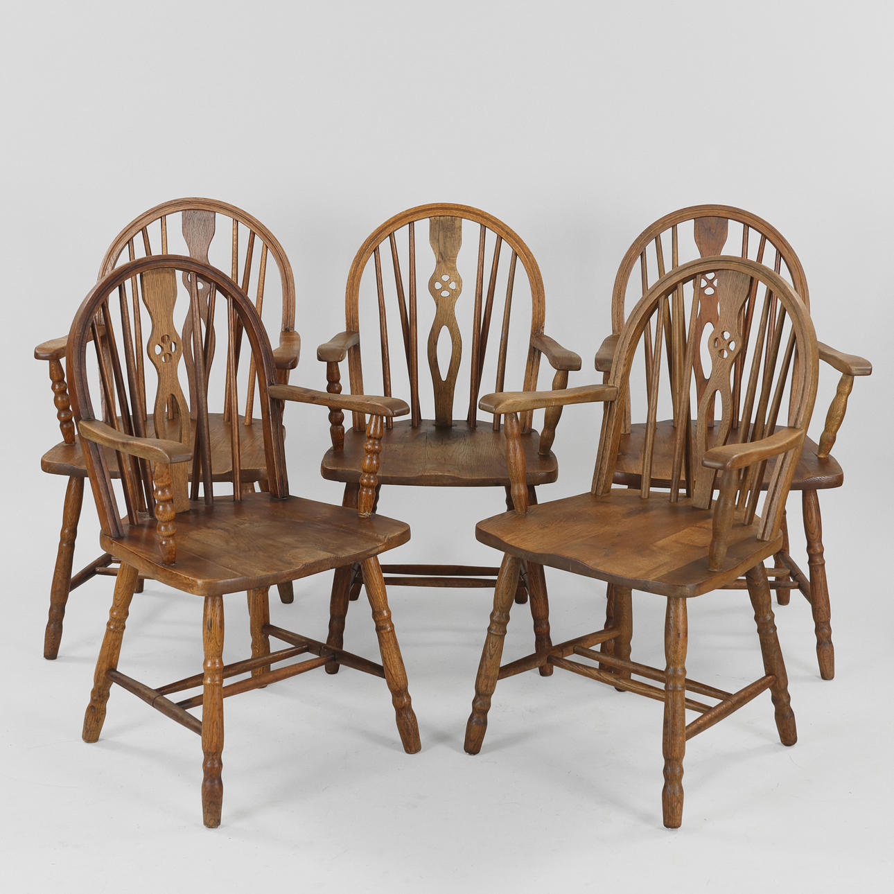 Løjt møbelfabrik, 5 'Windsor' chairs in solid oak, 1970s (5).