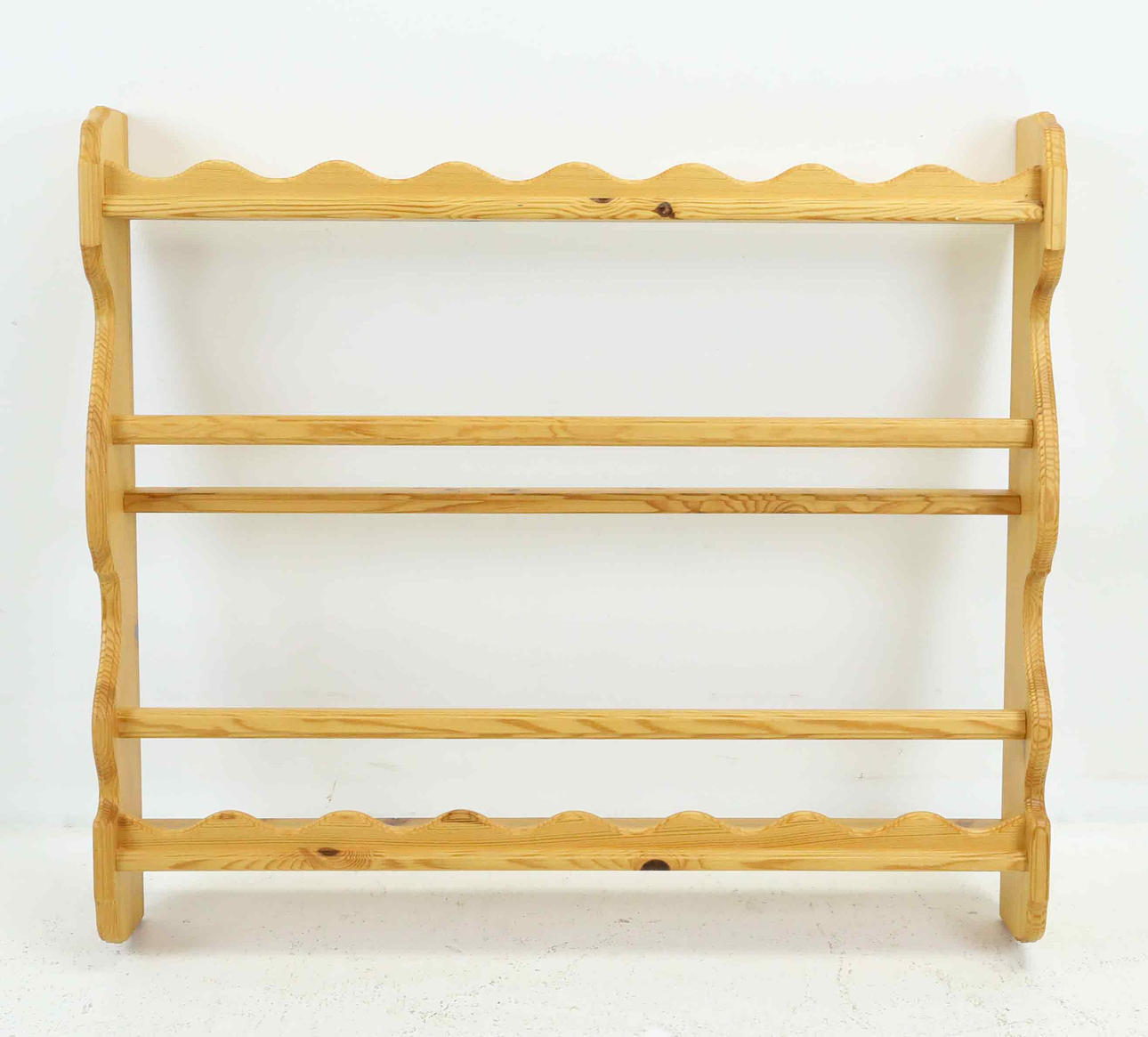 PLATE RACK, pine, 20th century.