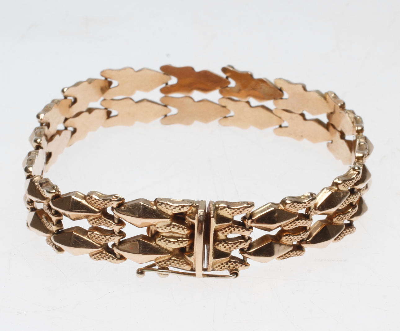 ARMBAND, 14k guld, vikt ca 14,4 gr.