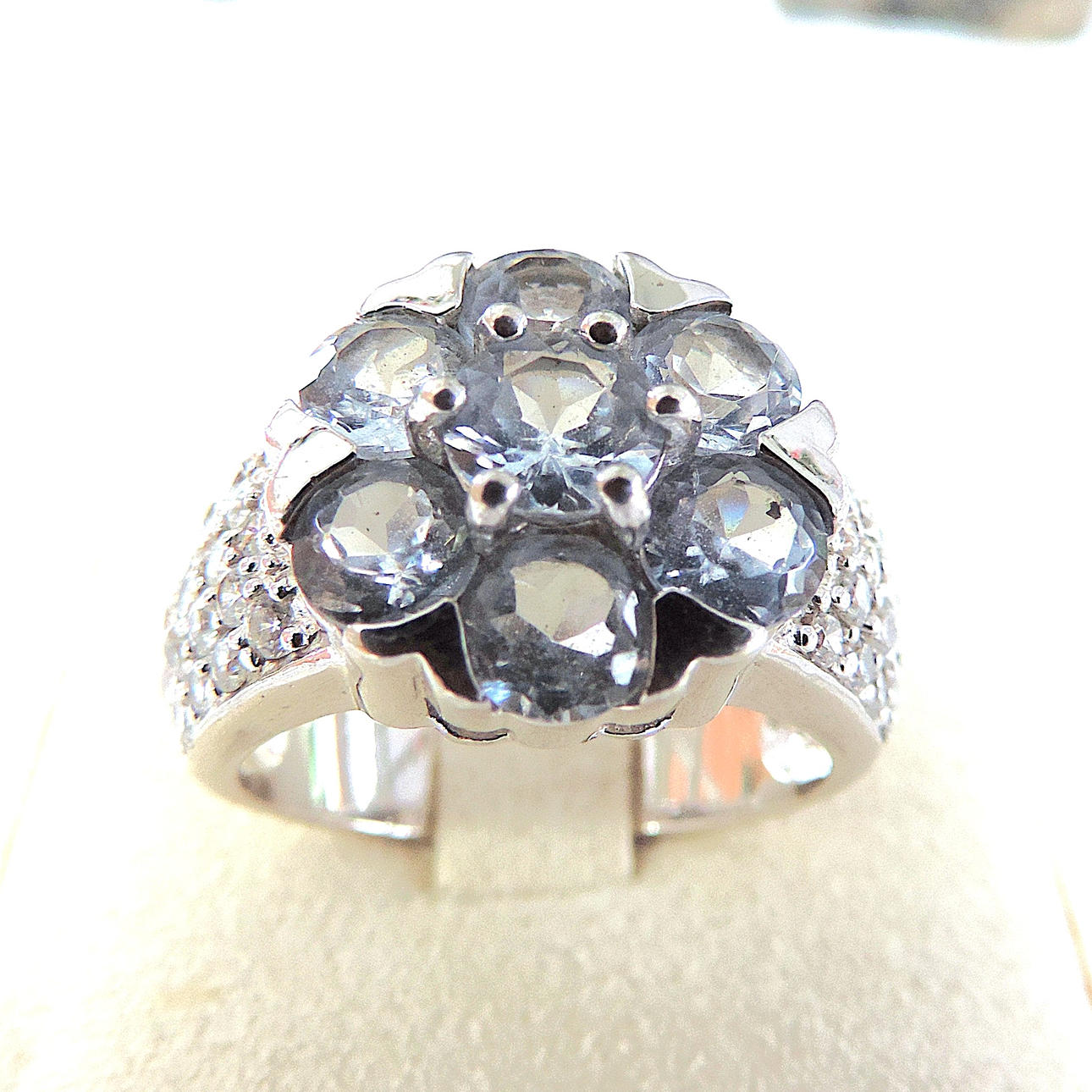 AQUAMARINE GEMSTONE 925 SILVER RING.