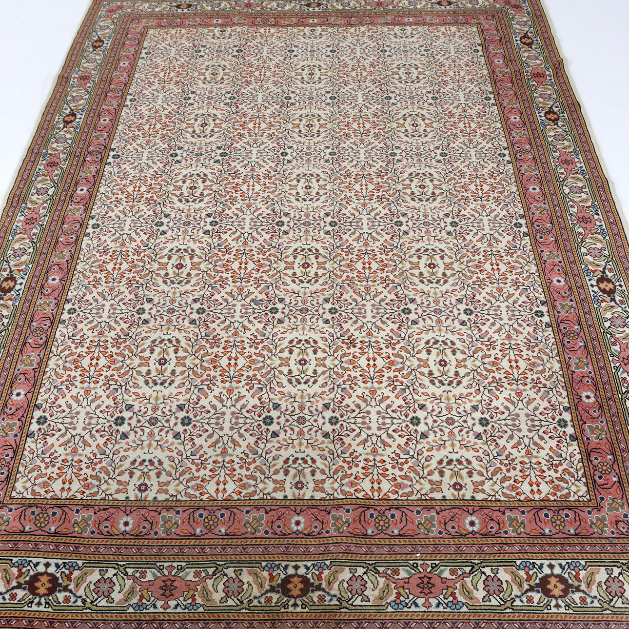 CARPET, oriental. Approx. 250 x 340 cm.