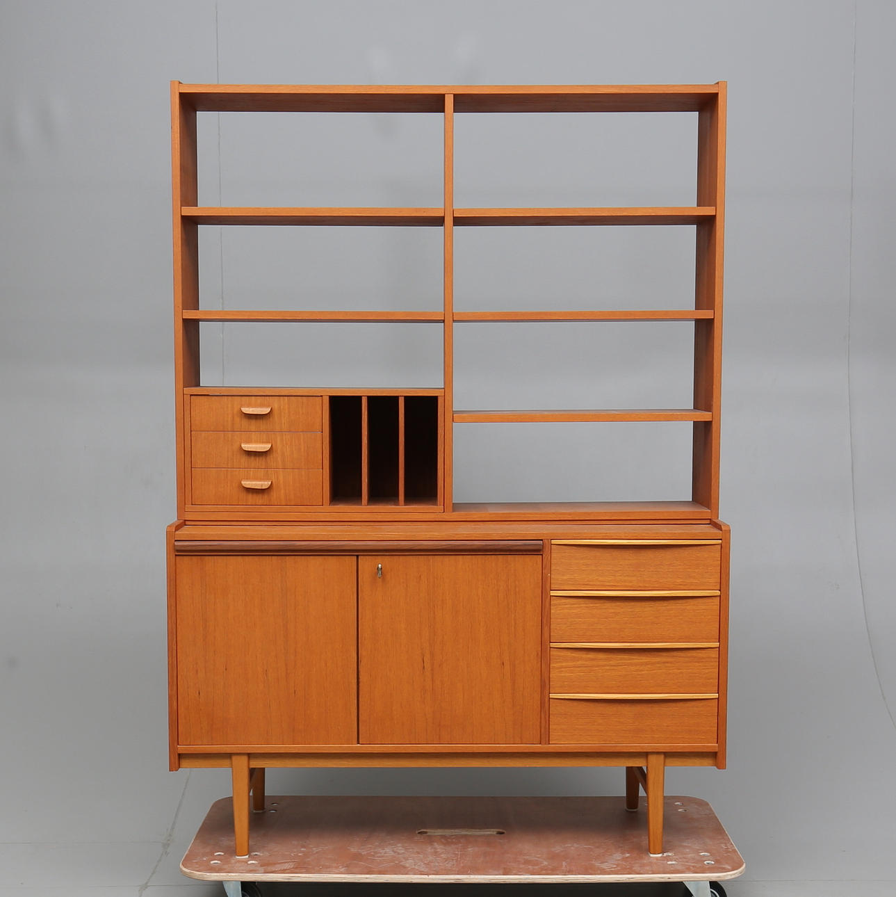 SKÅP/BOKHYLLA, 1900-talets mitt.