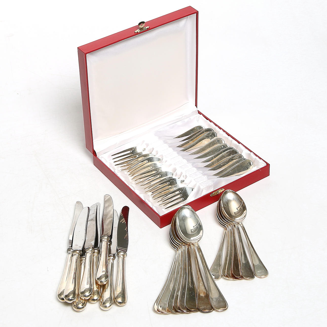 BESTICKSERVIS, 33 delar, silver, "Svensk modell", Din Guldsmed, Uppsala, 2001. Bruttovikt 1689 gram.