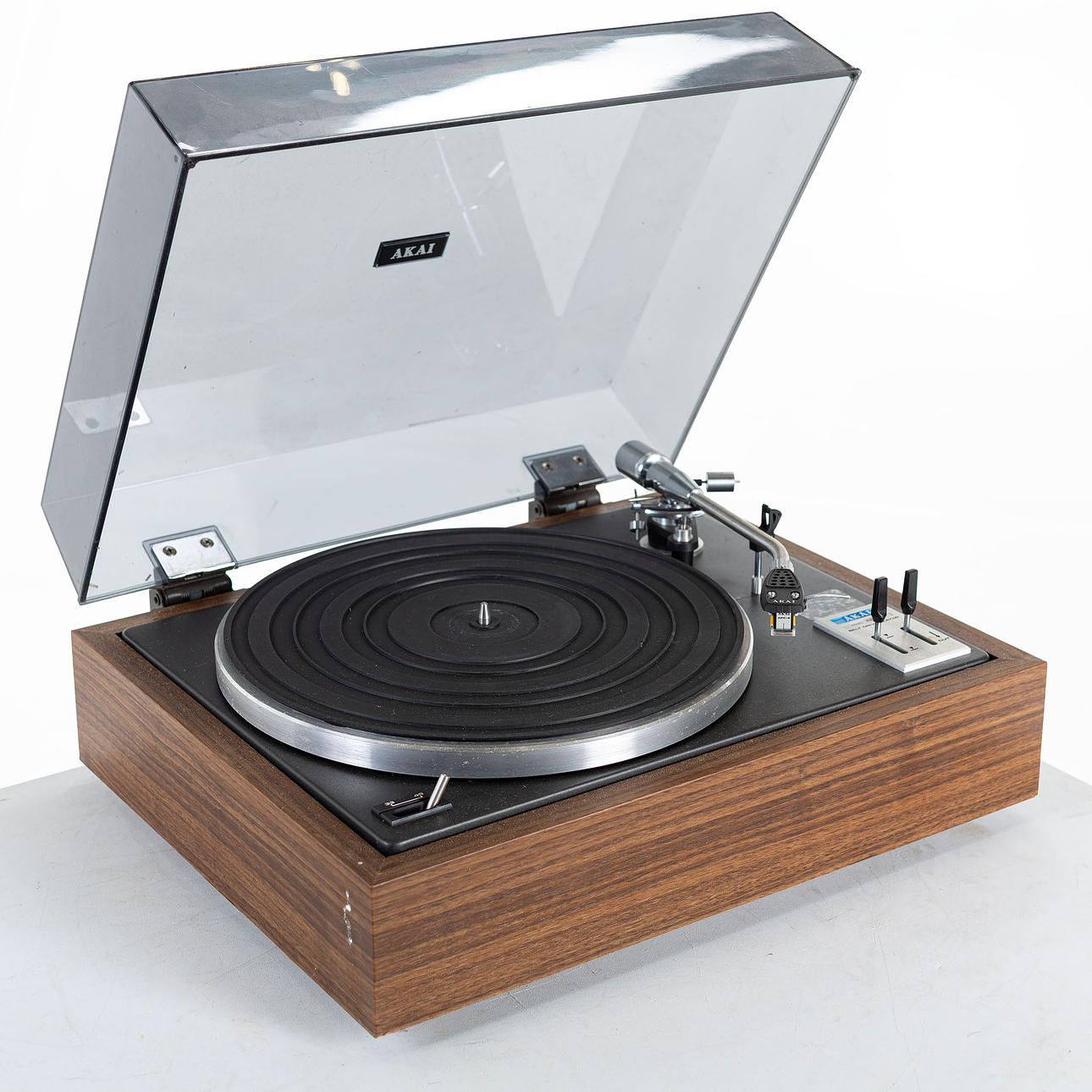 TURNTABLE, Akai AP-002.