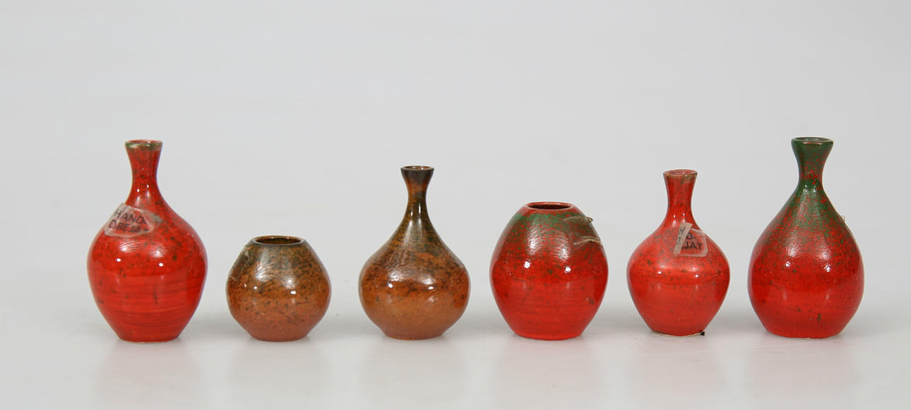 MINIATYRVASER , stengods, 6 stycken, monogramsignerade A S.