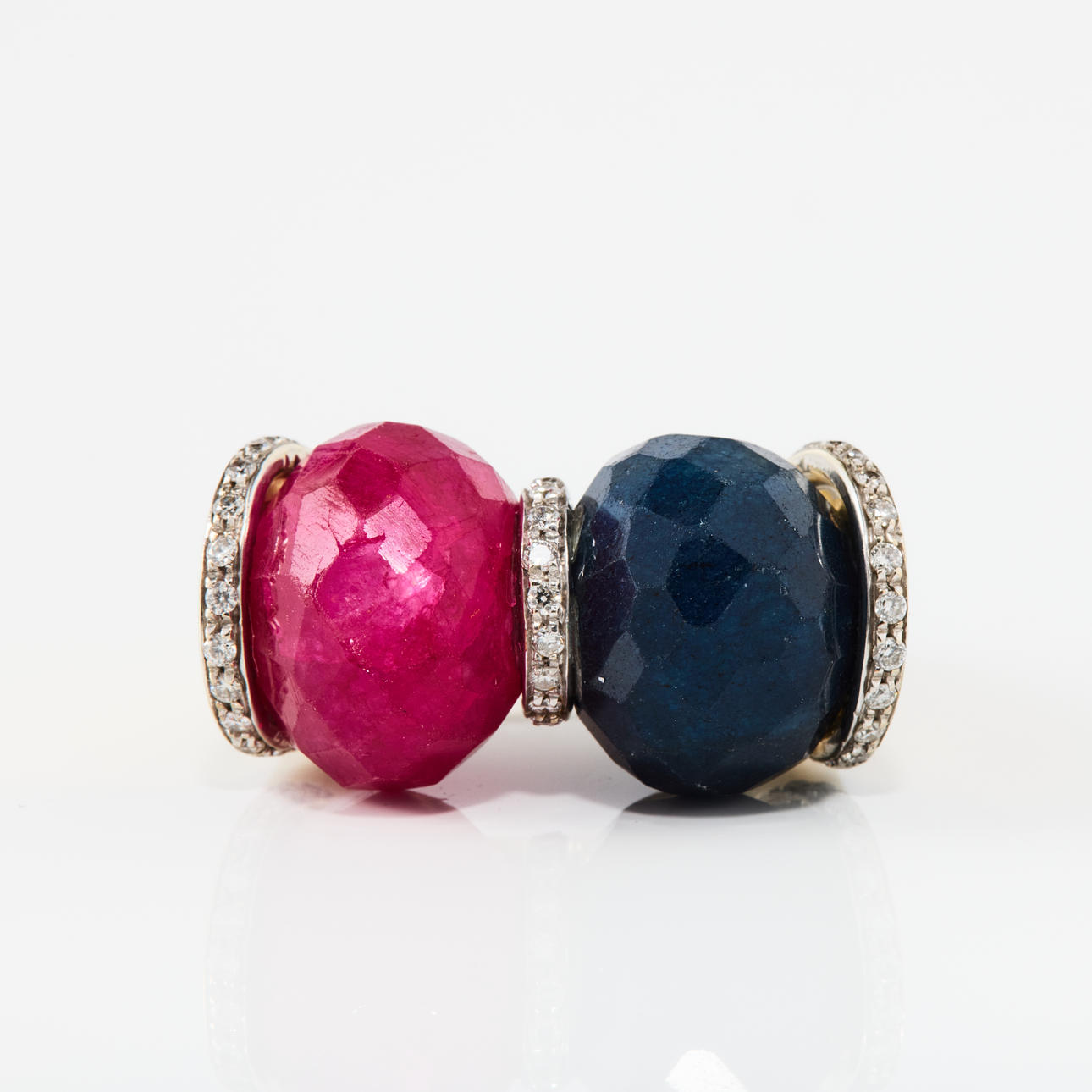 RING, 18K guld med rubin, safir och diamanter, 1990-tal