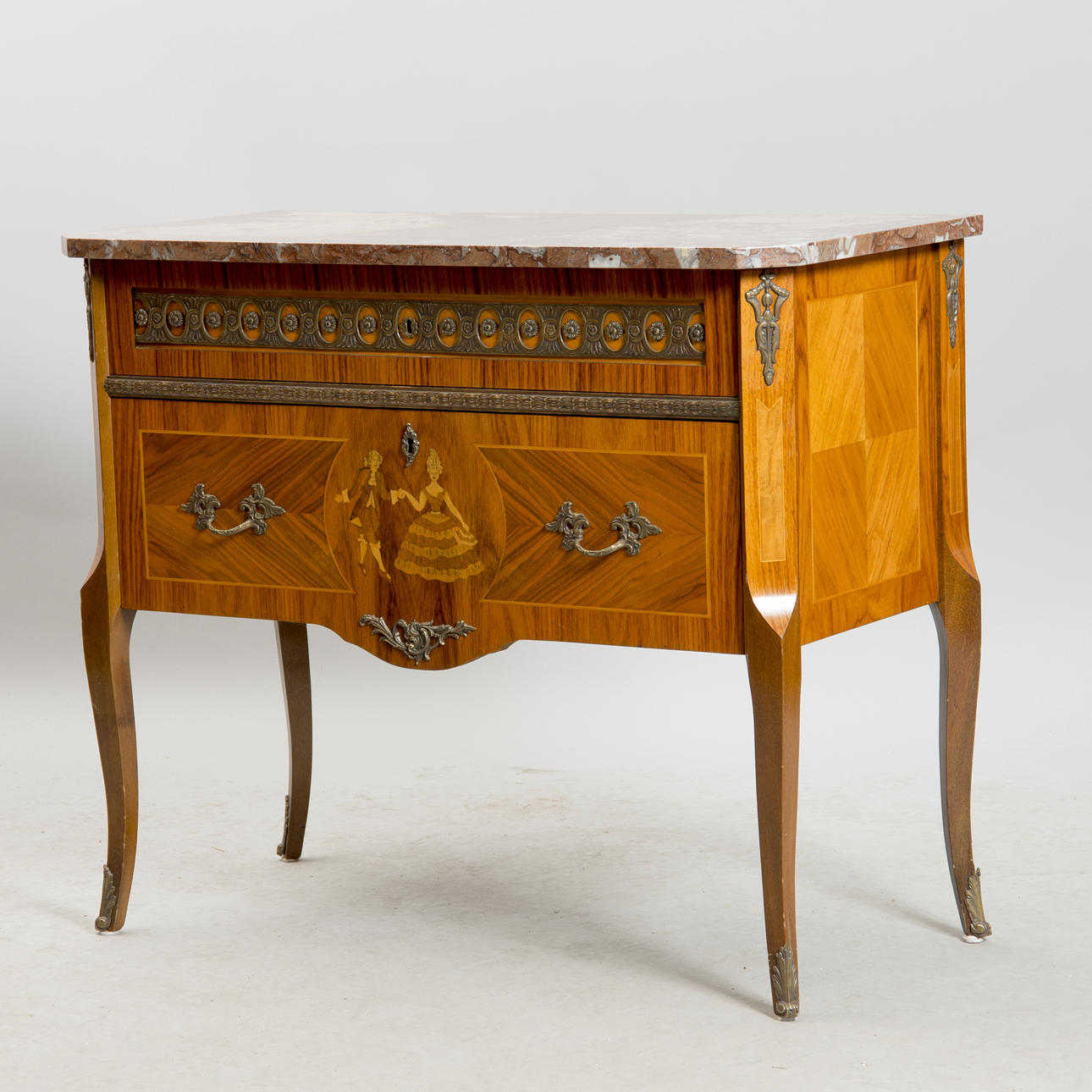 BYRÅ, 2-lådig, mahogny med intarsia och bronser, gustaviansk stil.