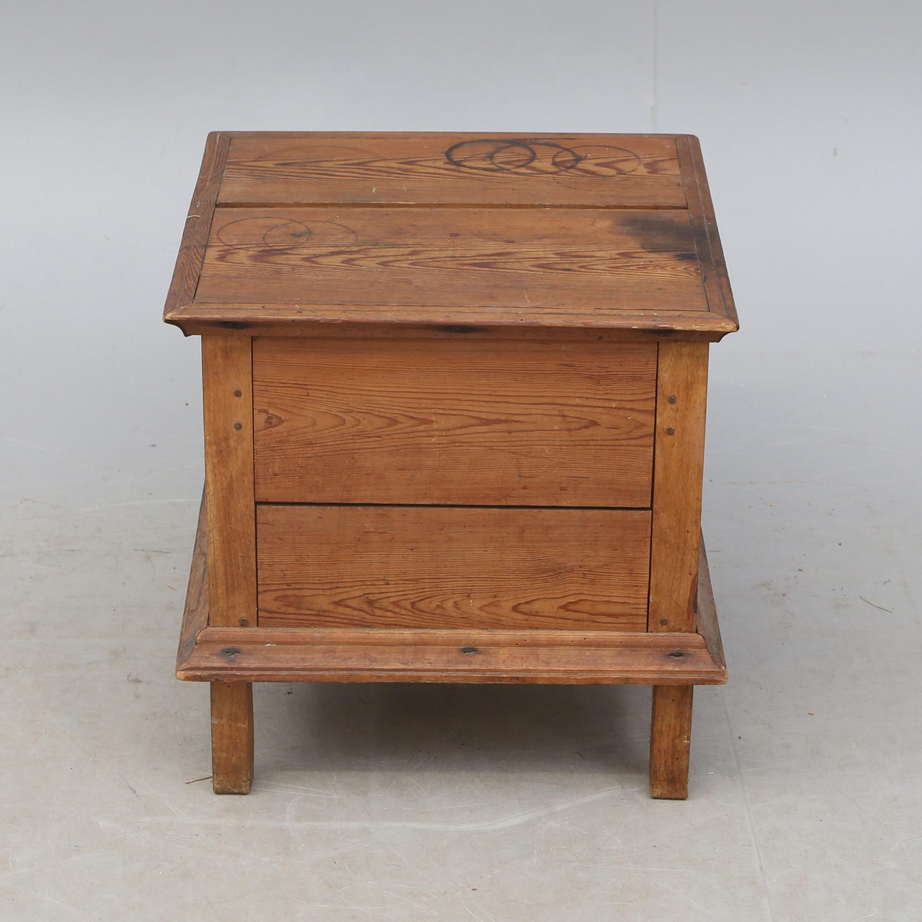 Pine chest, 19th/20th century.
